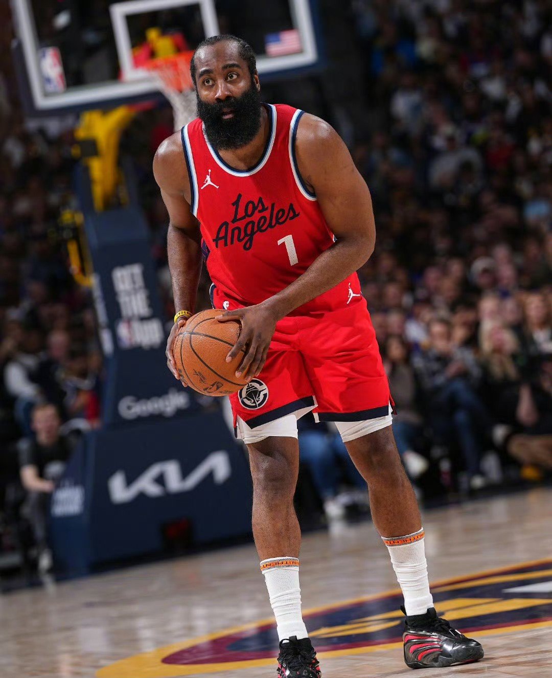 乐动官方网址 - 哈登在曼联比赛中回归赛场，精彩发挥引发热议！