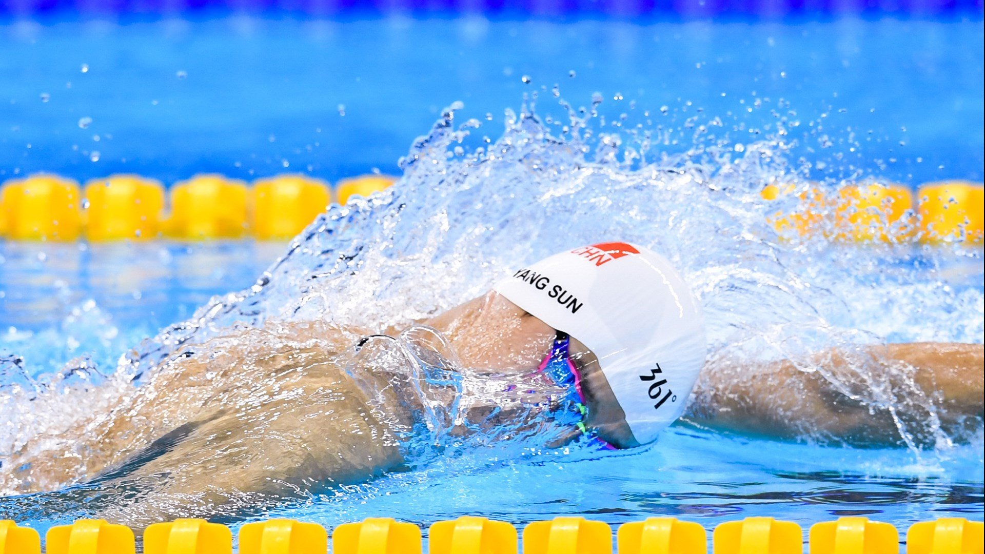 乐动在线平台 -F1赛车赛场焦点！韩国队对阵英格兰队，体能极限考验，赛场硬仗一触即发